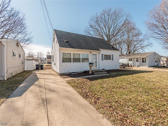 2nd image of 1144 Sutherland Ave