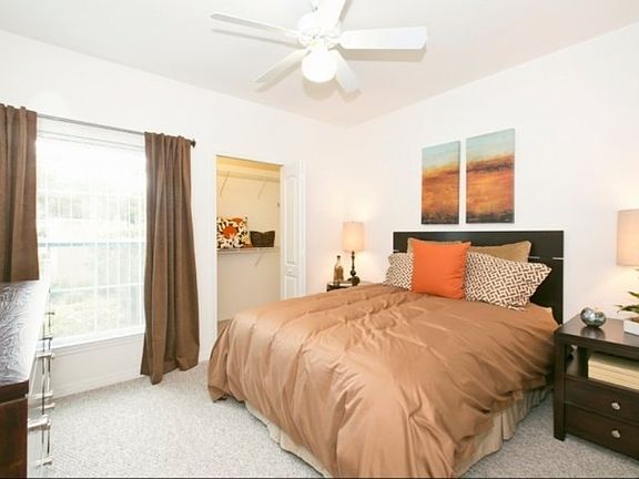 3rd image of 2033 SE Lennard Rd Ste 105