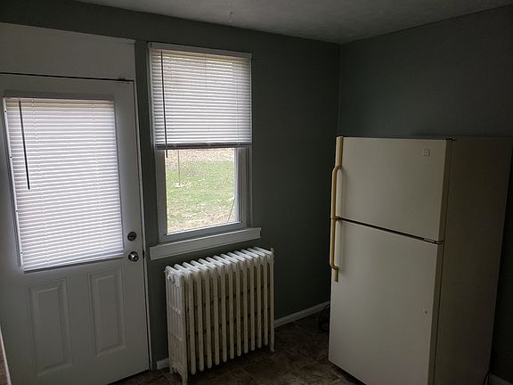 4th image of 19 Chalmers Ln