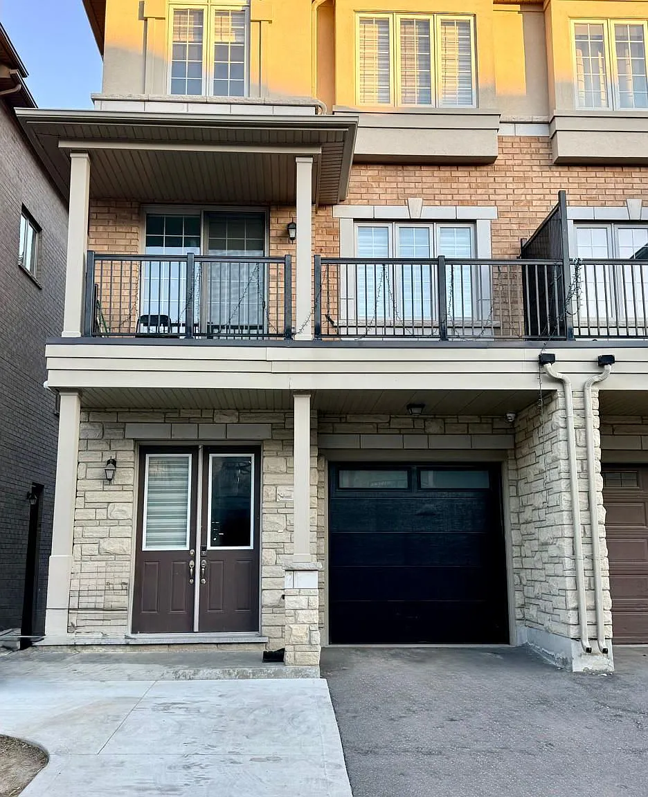 4 bed, $2,900 — Photo 1