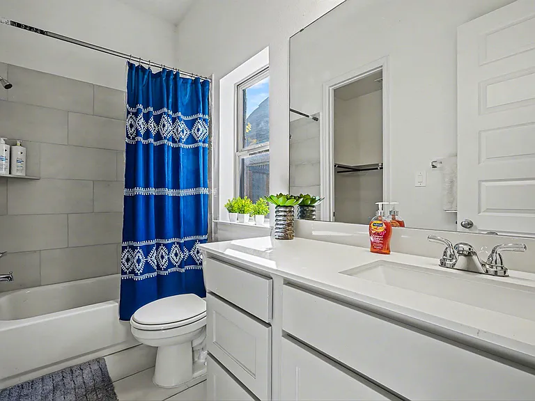 5610 Vintage Oaks Ln — Photo 21