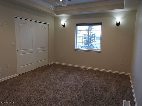 5th image of 780 S Park Pl