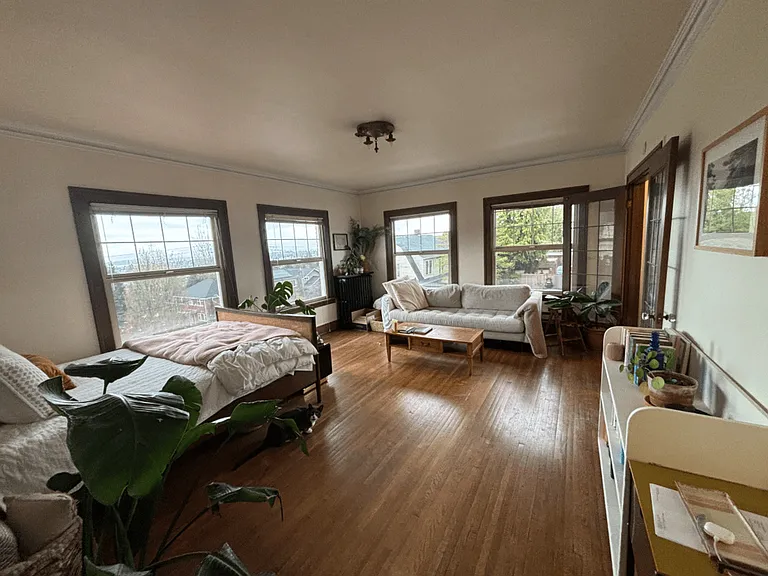 5019 Phinney Ave N — Photo 4