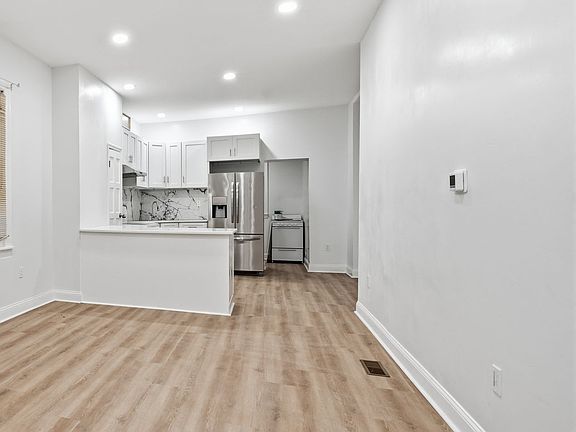 5th image of 279 W Sheldon St