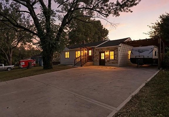 4th image of 7835 Donnelly Ave