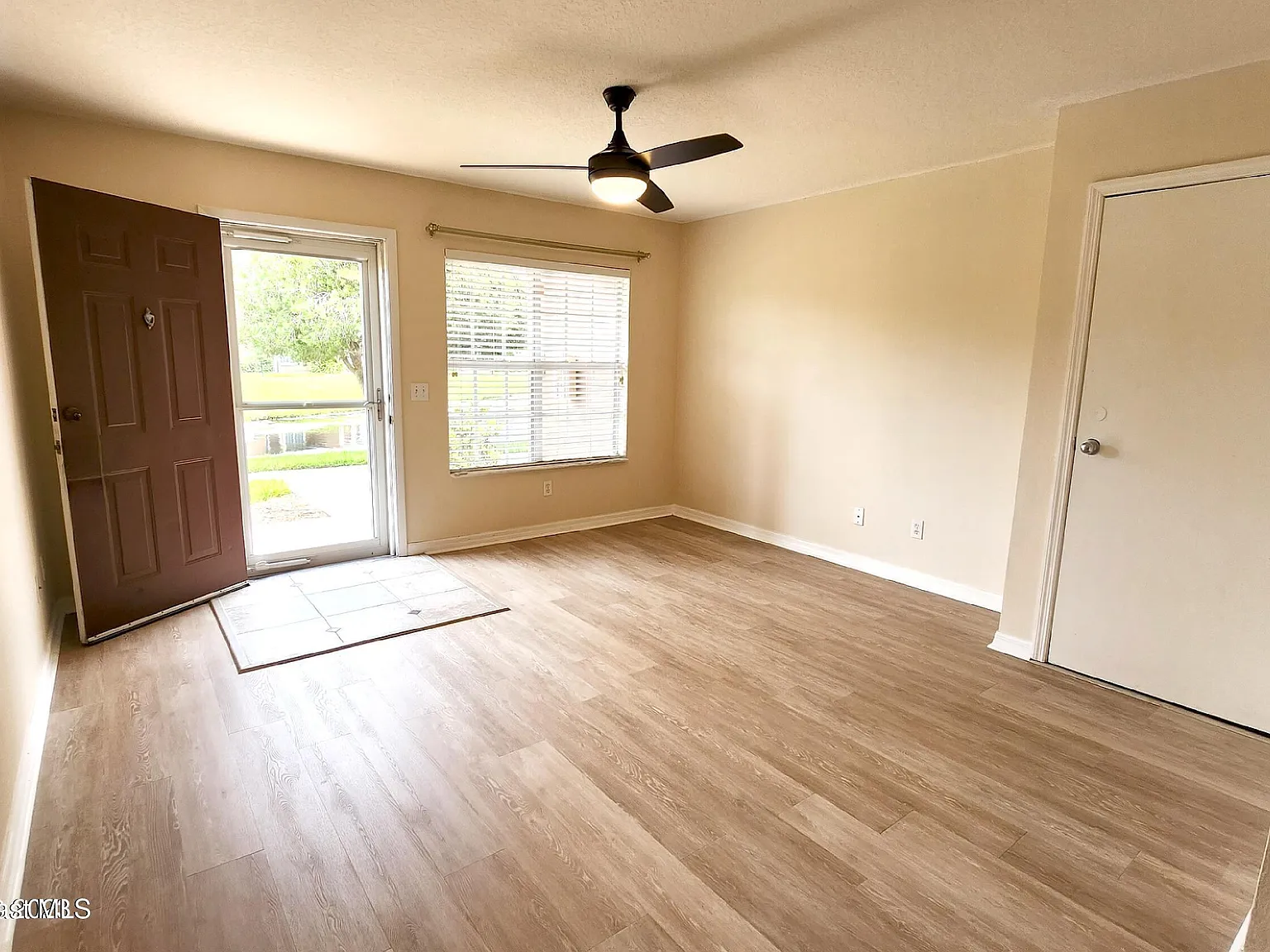 2 bed, 1.0 bath, 937 sqft, $1,750 — Photo 4