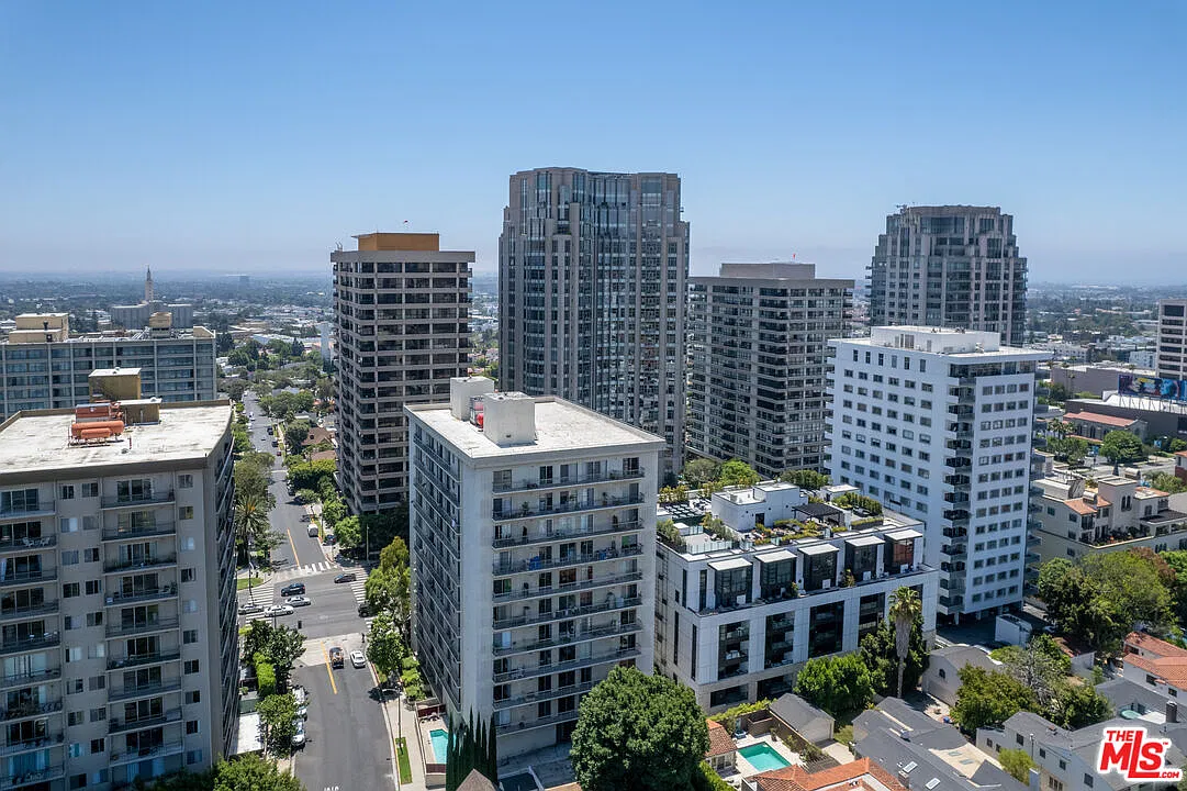 1 bed, 1.5 bath, 869 sqft, $3,300 — Photo 1