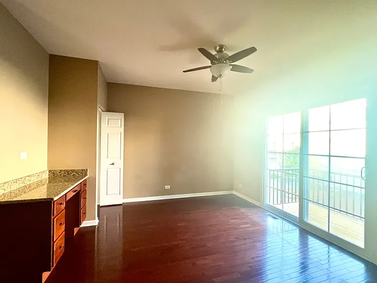 546 Grosvenor Ln — Photo 6