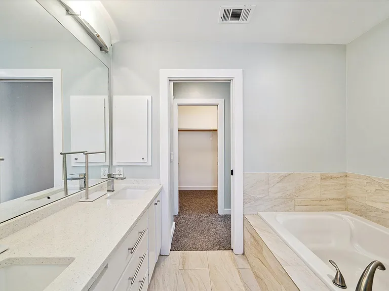 616 Lester St — Photo 18