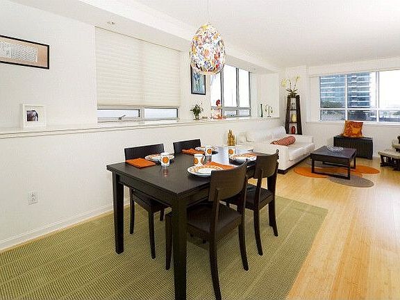 2nd image of 400 Beale St APT 1506