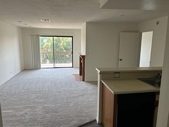 2nd image of 1321 N Vista St #304