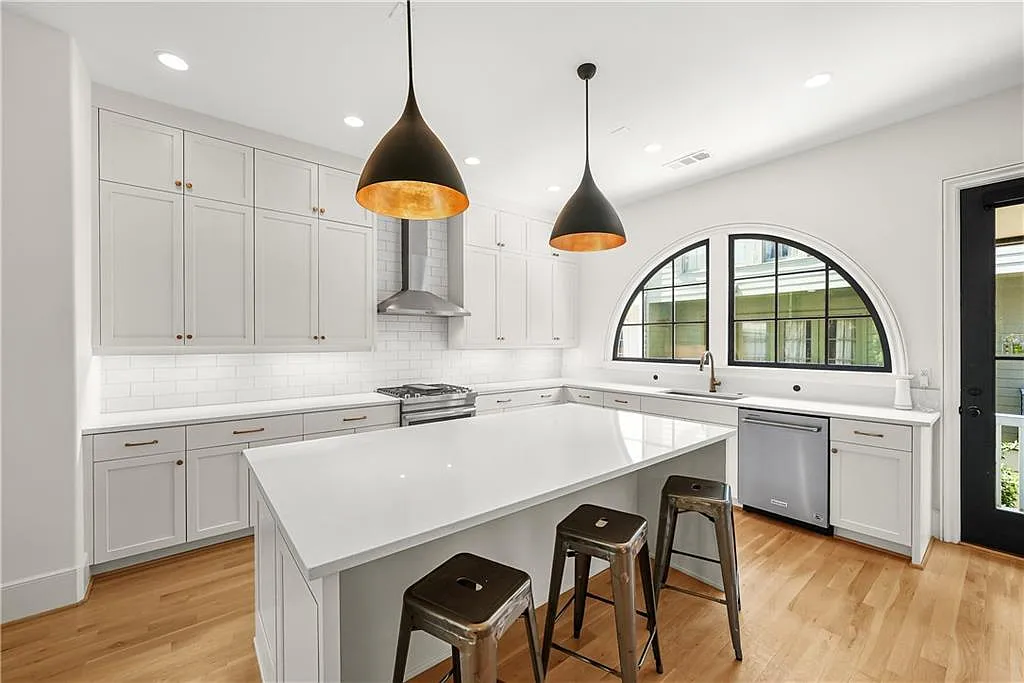 4 bed, 3.5 bath, 2112 sqft, $3,595 — Photo 3
