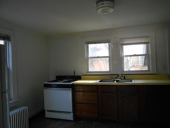 2nd image of 6 Commercial Ave #C