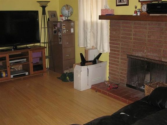 4th image of 570 Old Ventura Ave