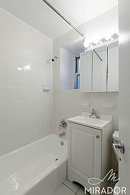 5th image of 440 E 85th St APT 1B