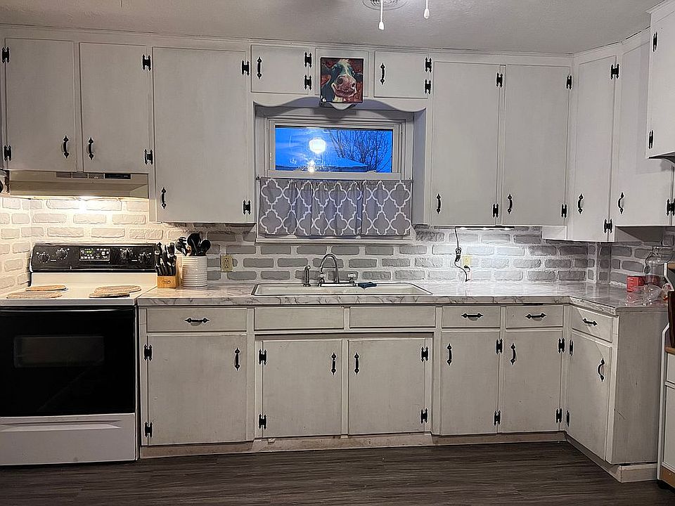 1st image of 614 N Main St