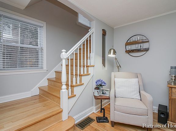 4th image of 1327 Newcastle Ave