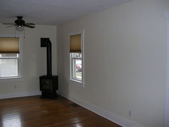 4th image of 852 N 6th St