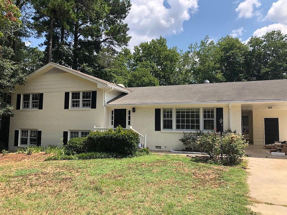 Freshly painted exterior - Ben Moore - Acadia White