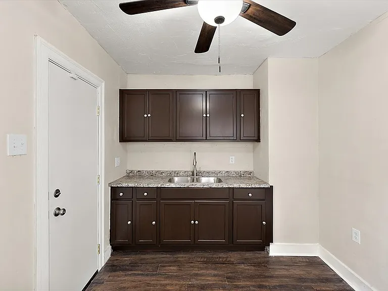 5741 Lakewood St — Photo 22
