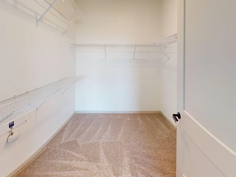 Elizabeth Walk-In Closet Elizabeth Walk-In Closet