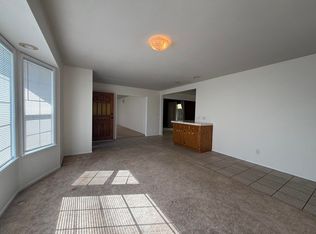 257 N Roberts Place, Dinuba, CA 93618