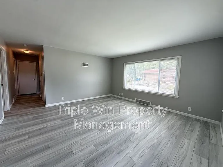 9739 Balboa Dr — Photo 10