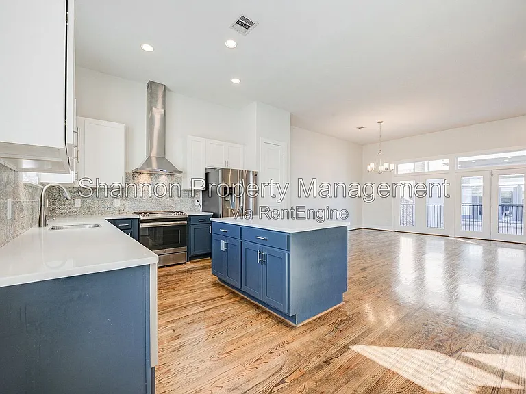 1603 Colorado St — Photo 8