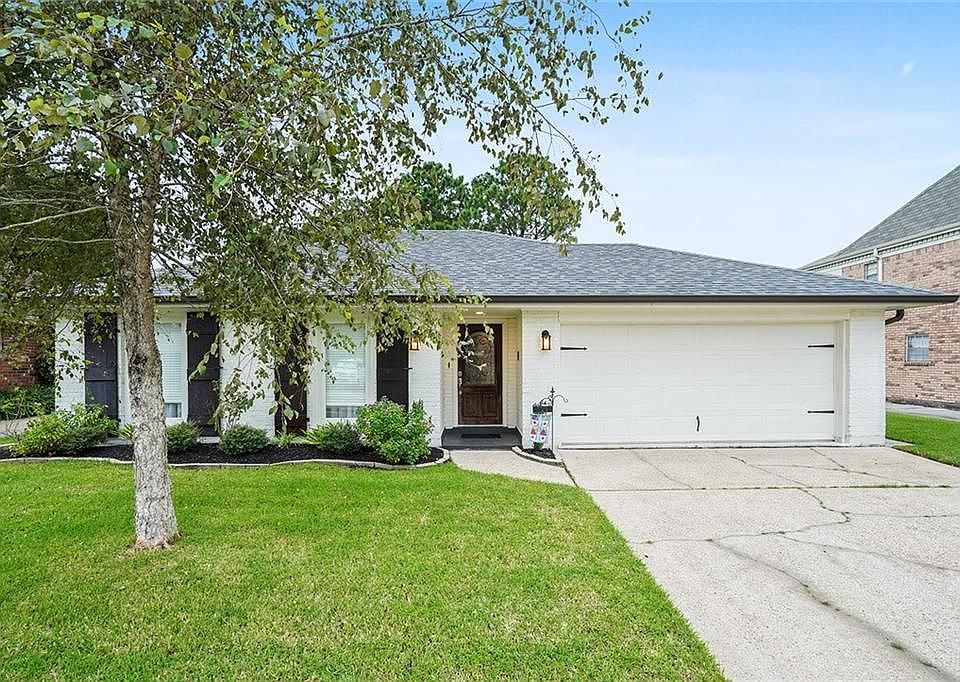 1st image of 13 Brittany Dr