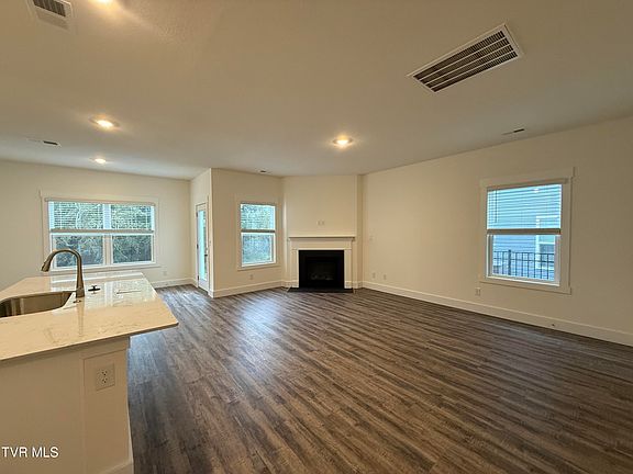 3rd image of 237 Chimney View Loop