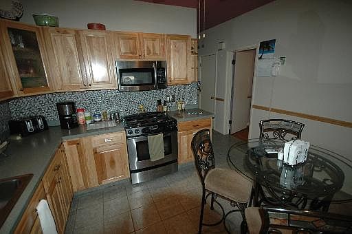 5th image of 2423 S Highland Ave