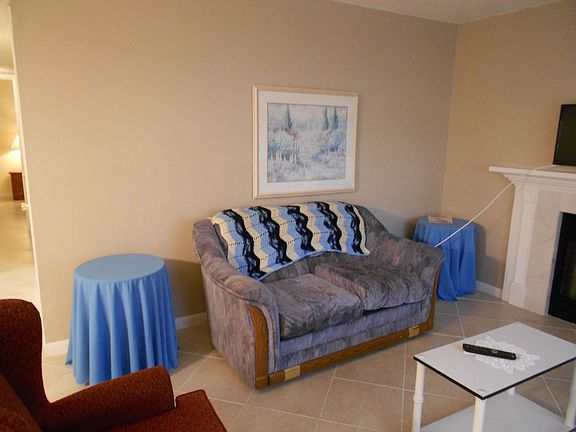 LIVING ROOM - SOFA