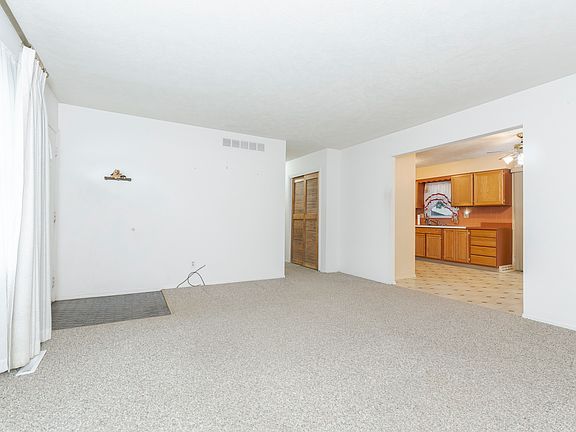 5th image of 1722 Hoover Dr