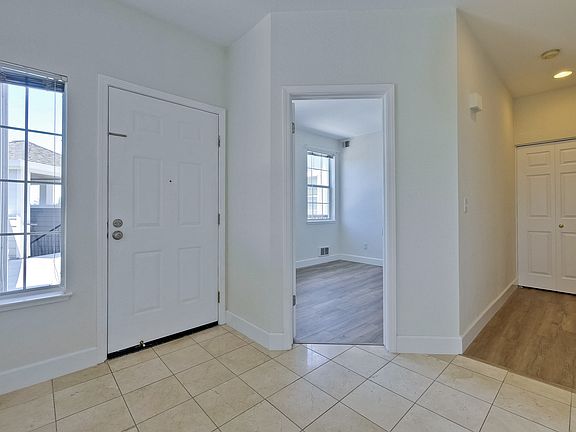 2nd image of 250 Santa Fe Ter APT 324