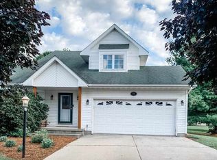 204 Windward Ct, Rochelle, IL 61068