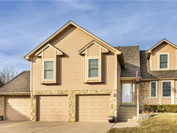 308 SW Chatham Cir, Lees Summit, MO 64082