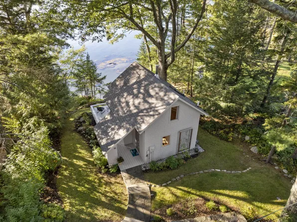 53 Shore Drive, Freeport, ME 04032