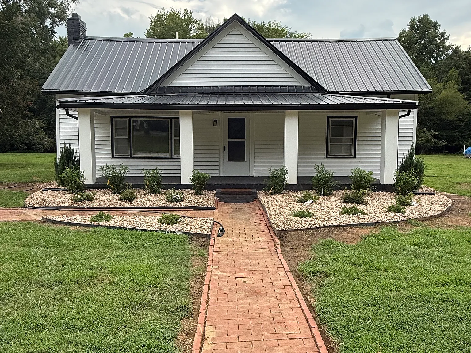 3 bed, 1265 sqft, $2,200 — Photo 2
