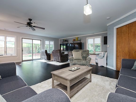 5th image of 647 Streamside Dr