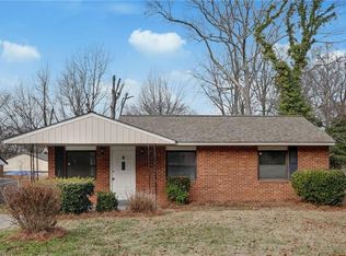 2202 Willow Rd, Greensboro, NC 27406