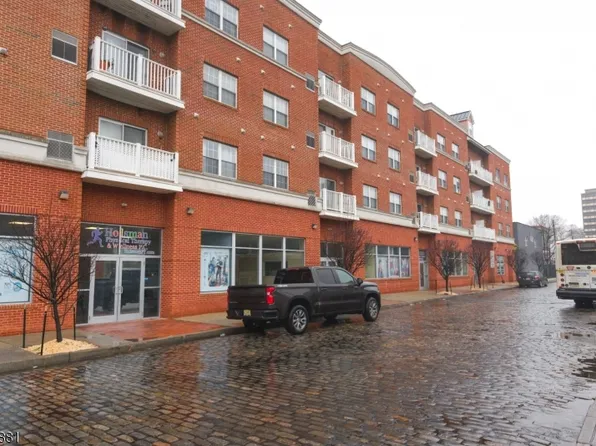 902 N 5Th St #402, Newark City, NJ 07107