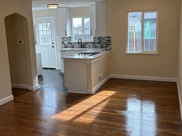 2218 Ames St — Photo 3