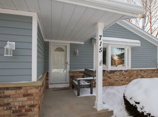 715 Hi Ridge Ave, Waukesha, WI 53186