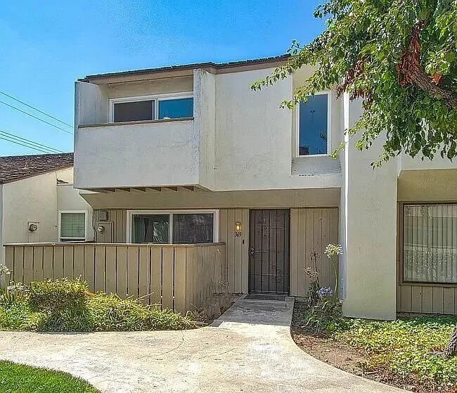 369 Meadow Ct — Photo 1