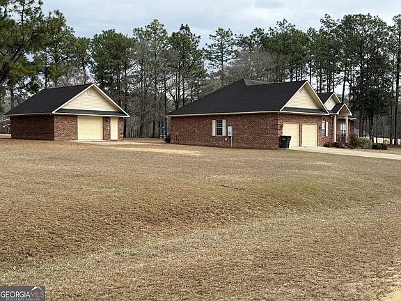 2nd image of 102 Oak Cir