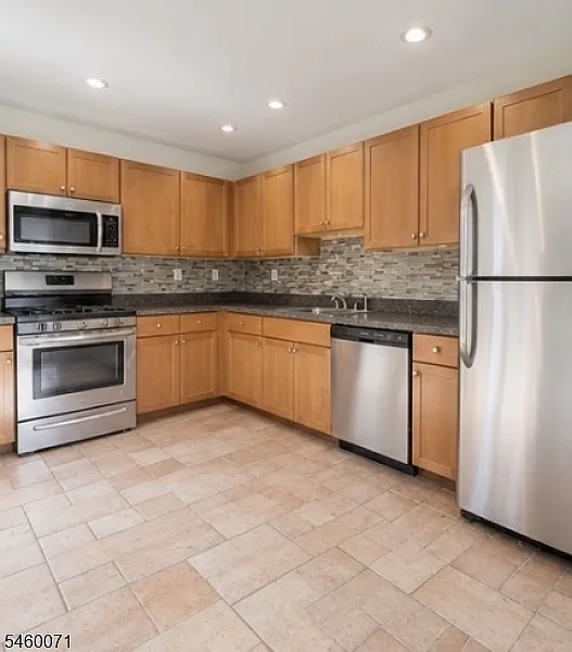 3 bed, 2.5 bath, $2,600 — Photo 2