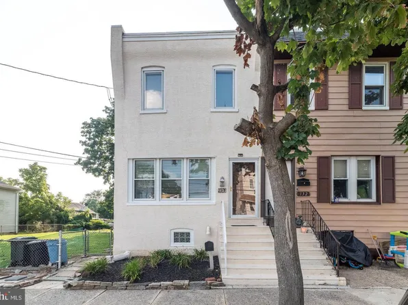 130 Carre Ave, Essington, PA 19029