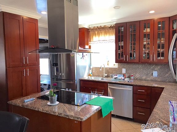 5th image of 26569 Underwood Ave