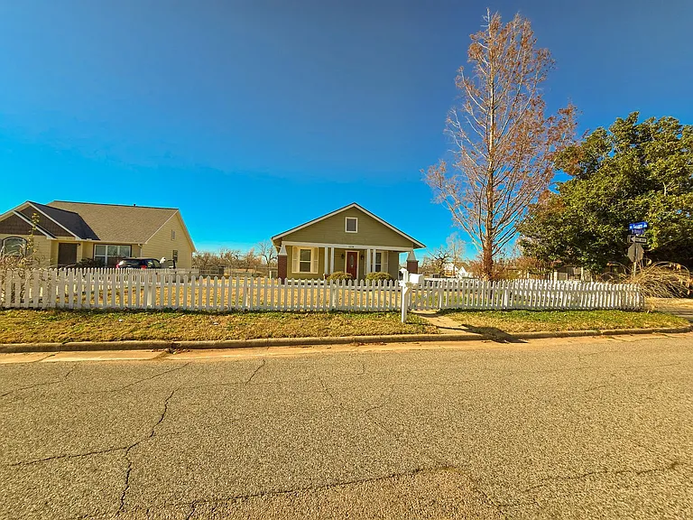 1224 N Market Ave — Photo 38