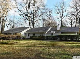 33 Woodland Dr, Sands Pt, NY 11050